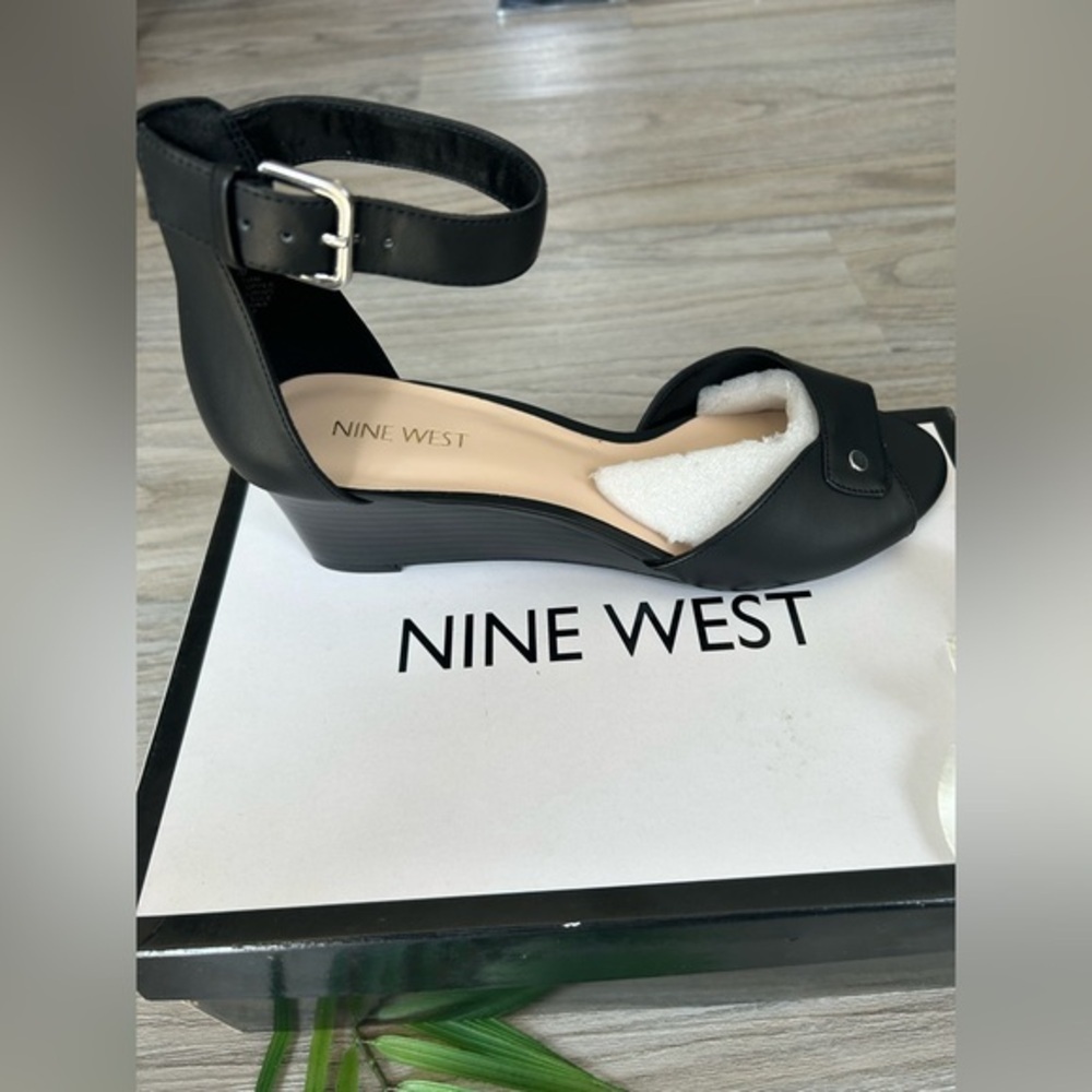 ✨NEW Nine West Black Women's Ankle Strap drop wedge Sandals 8.5 - Picture 3 of 10